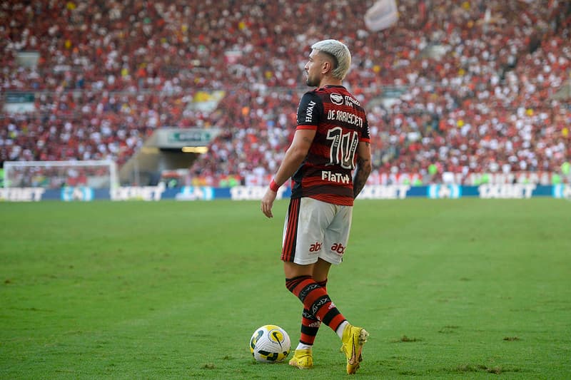 Arrascaeta com a camisa do Flamengo