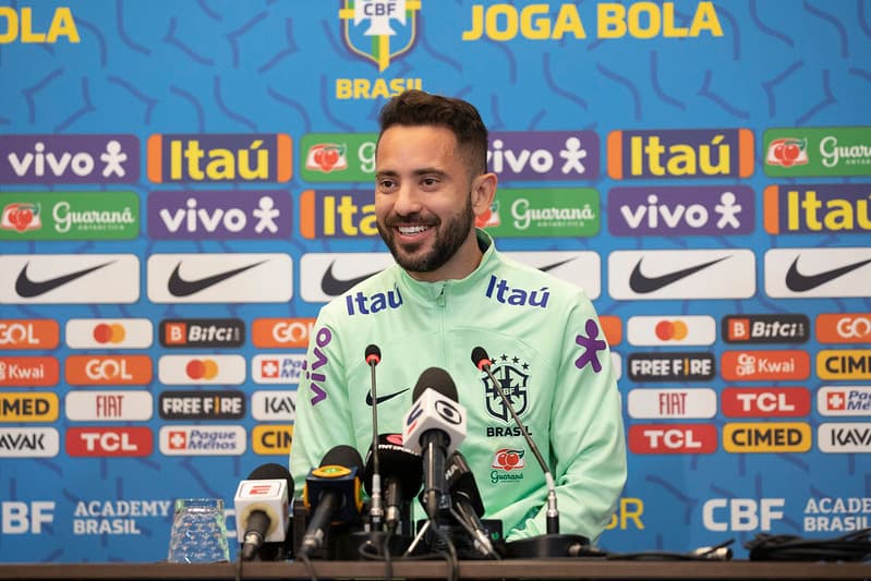 Everton Ribeiro sorri com volta à Seleção Brasileira após destaque no Flamengo