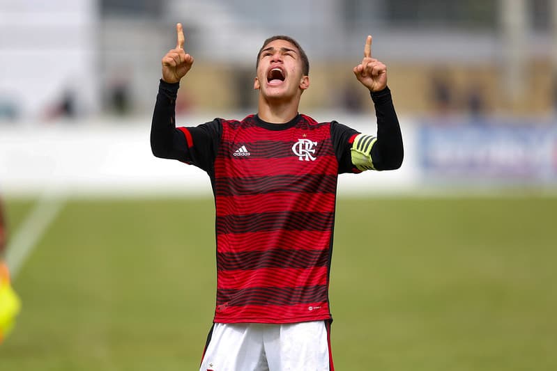 David Flamengo sub-15, jogador marcou quatro gols na partida contra Portuguesa