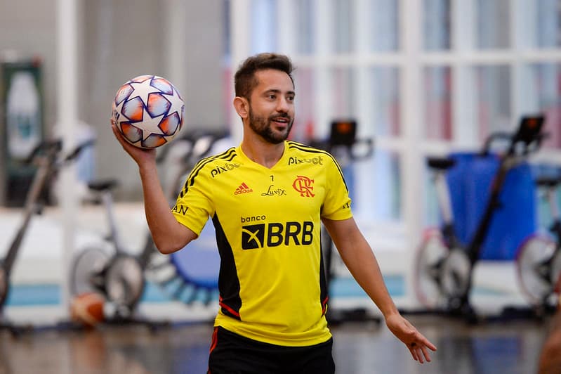 Everton Ribeiro no CT do Flamengo