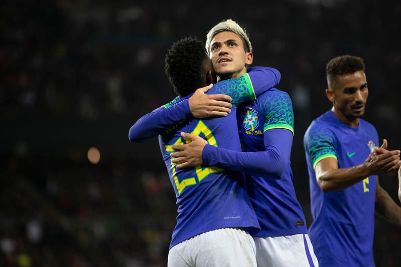 Pedro e Vinicius Júnior contra a Tunísia
