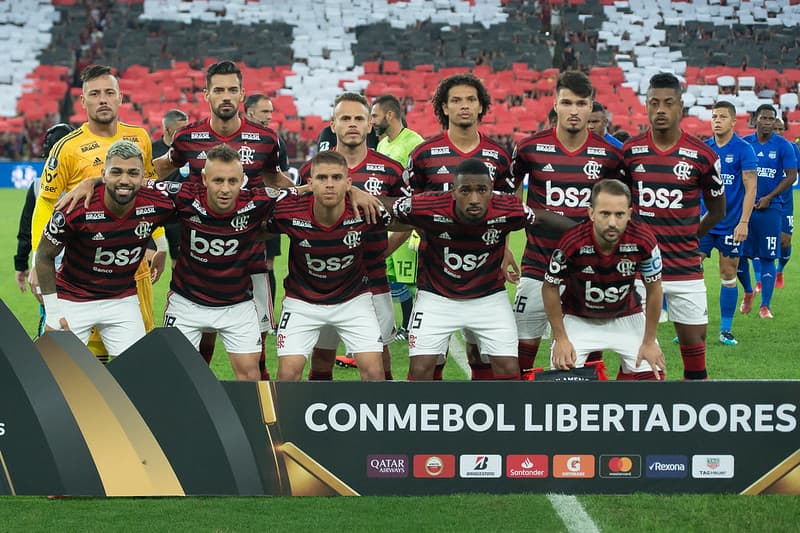 Time do Flamengo antes da partida contra o Emelec na Libertadores