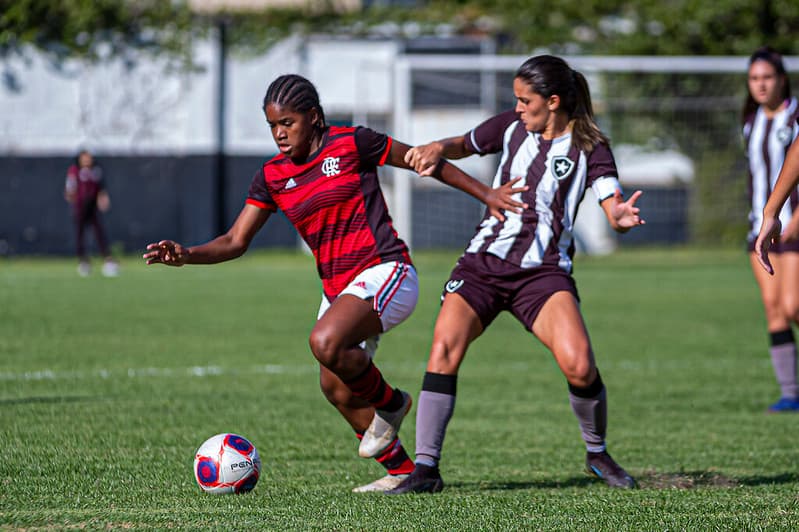 Jogo entre Flamengo e Botafogo no Carioca Feminino Sub-20