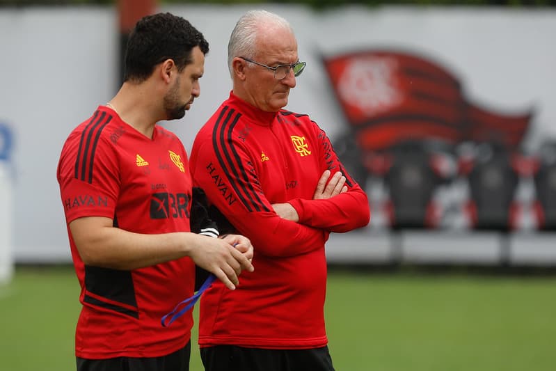 Lucas Silvestre e Dorival Júnior durante treino do Flamengo
