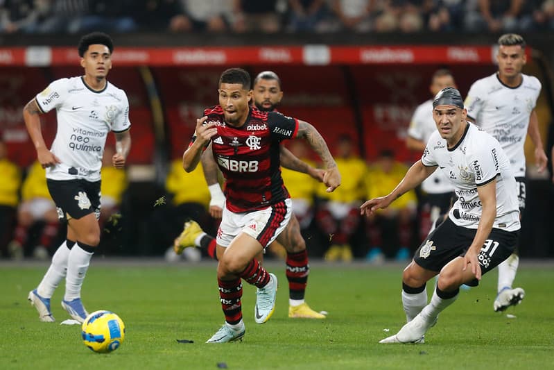 João Gomes em lance da final contra o Corinthians