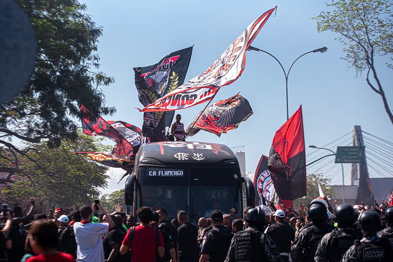 AeroFla teve bandeiraço sobre o ônibus do Flamengo