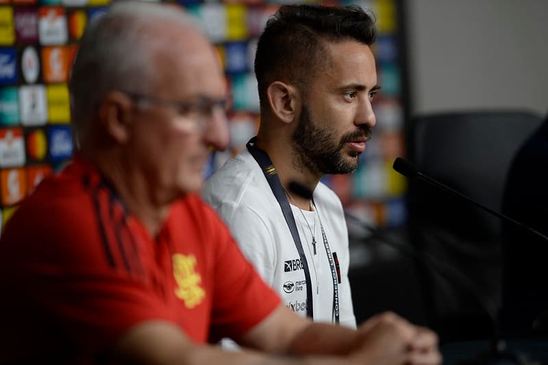 Everton Ribeiro em coletiva do Flamengo antes da final da Libertadores