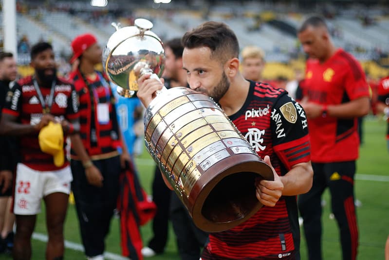 Everton Ribeiro detalha rotina do dia da convocação e destaca importância do Flamengo