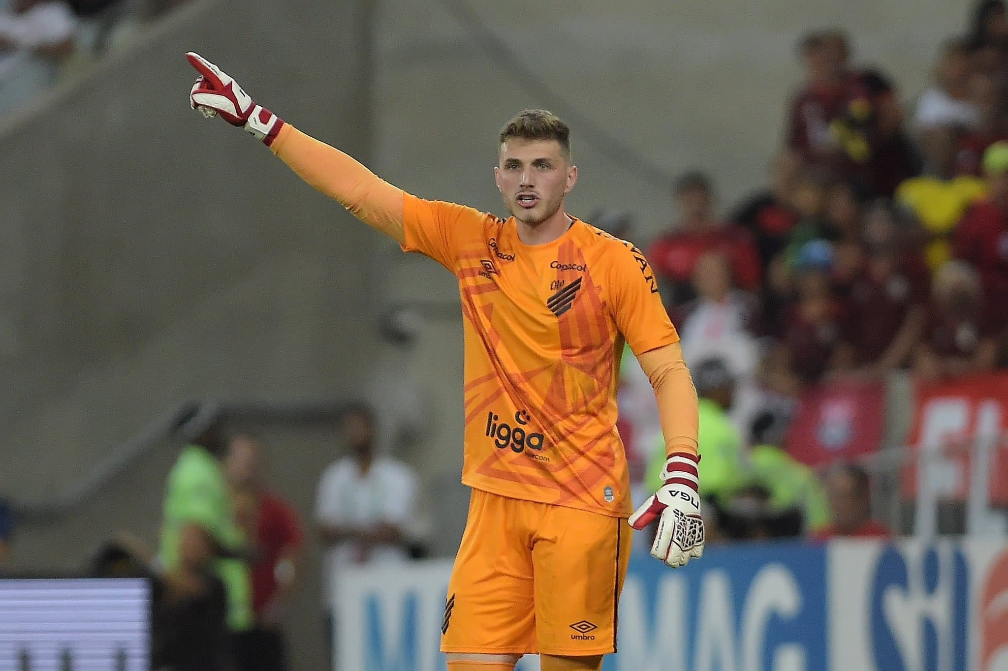 Bento, goleiro do Athletico-PR, projeta a final da Libertadores contra o Flamengo: 'Uma grande partida'