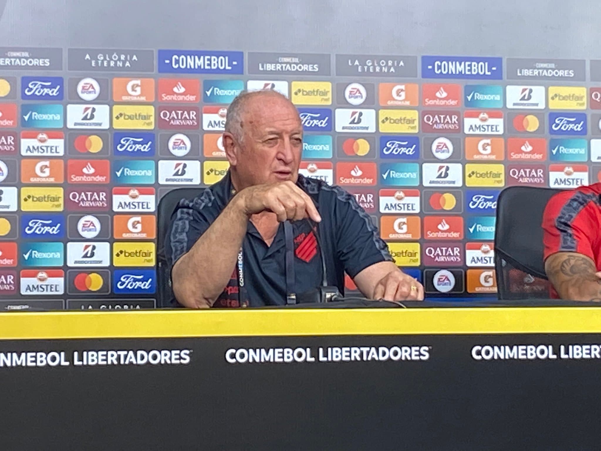 Felipão diz que Athletico-PR precisa de 'dose de cuidado' e descarta favoritismo do Flamengo