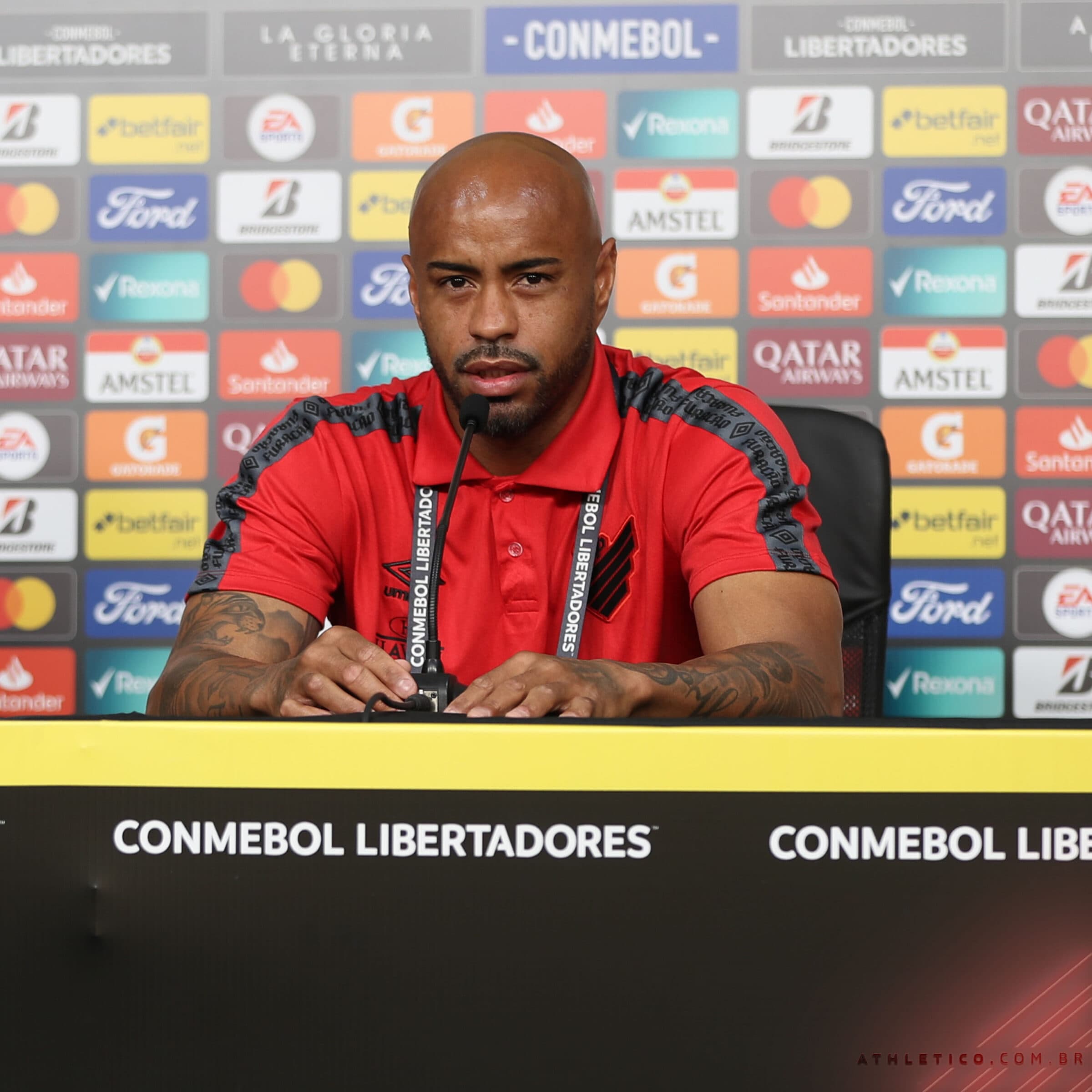 Thiago Heleno pede concentração na final e faz promessa à torcida do Athletico-PR