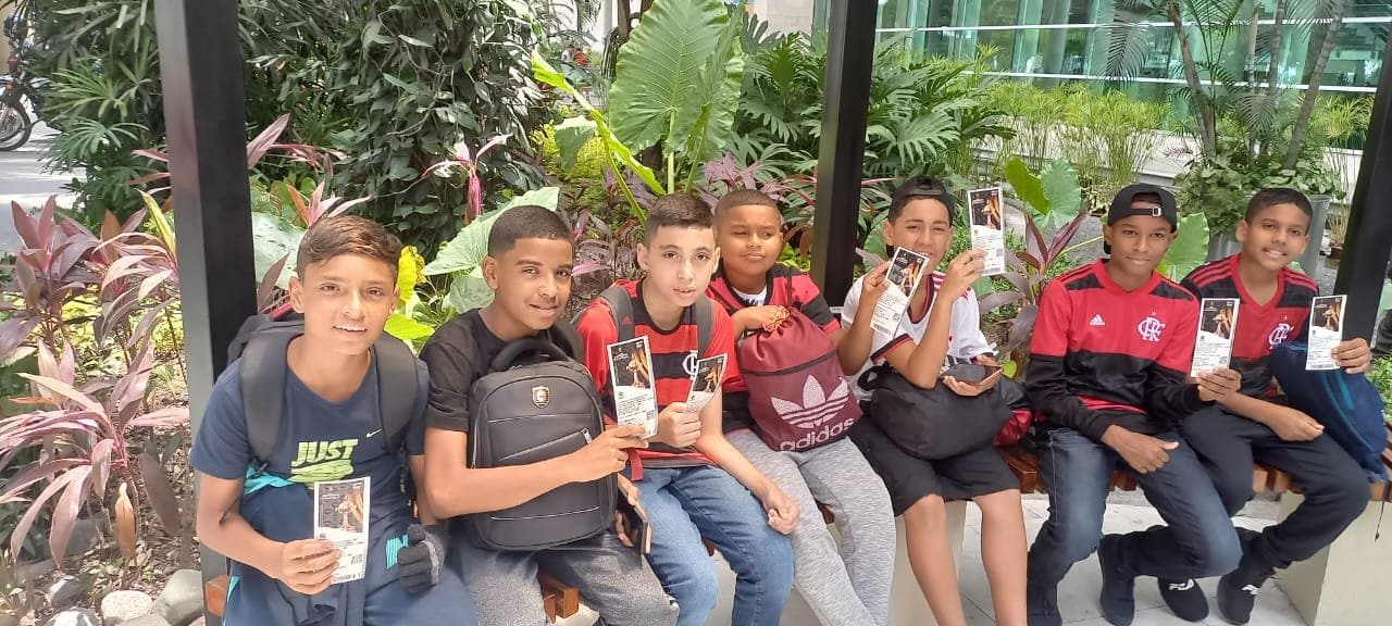 Crianças da Maré vão ver Flamengo em Guayaquil