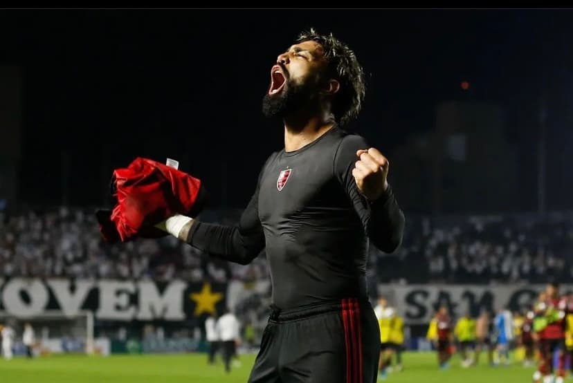 Gabigol comemora vitória contra o Santos, próximo adversário do Flamengo
