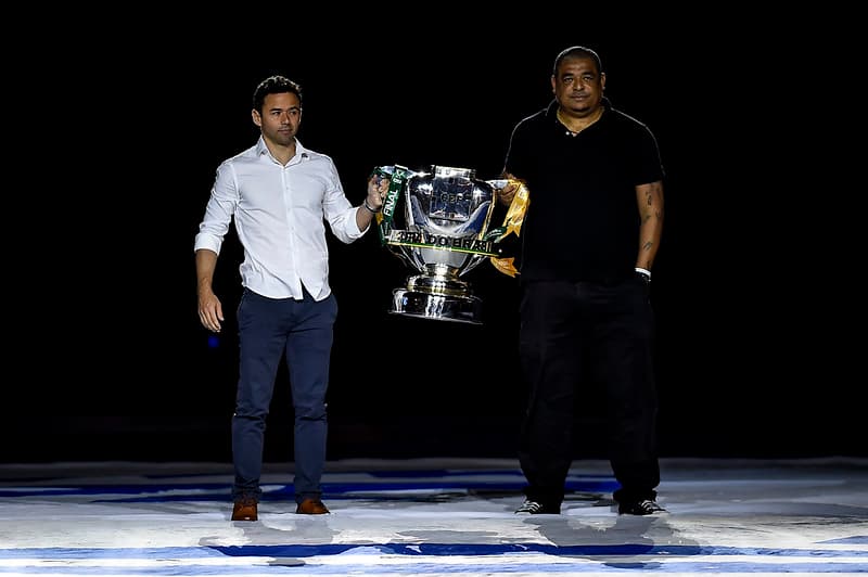 Juan entrando com a taça da Copa do Brasil; ídolo do Flamengo comentou sensação de representar o clube