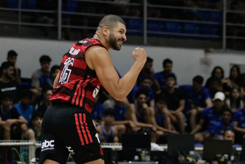 Olivinha em Flamengo x Minas pelo NBB; clube enfrenta o Corinthians na próxima quinta-feira (20)