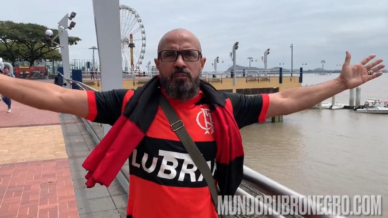 Torcedor do Flamengo em Guayaquil; Luiz fez apelo para rubro-negros irem para cidade