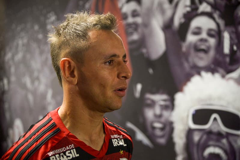 Rafinha com a camisa do Flamengo em 2019