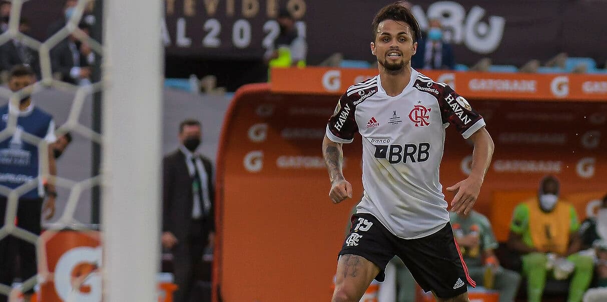 michael em ação pelo flamengo