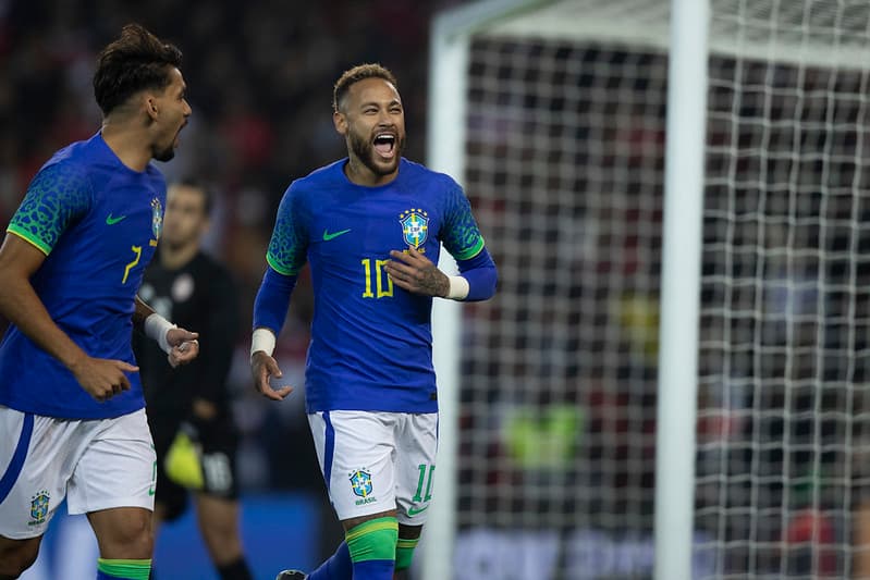 Neymar comemorando gol da Seleção Brasileira em amistoso pré Copa do Mundo