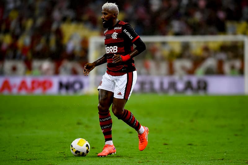 Após ter nome gritado no Maracanã, Rodinei se manifesta na rede social