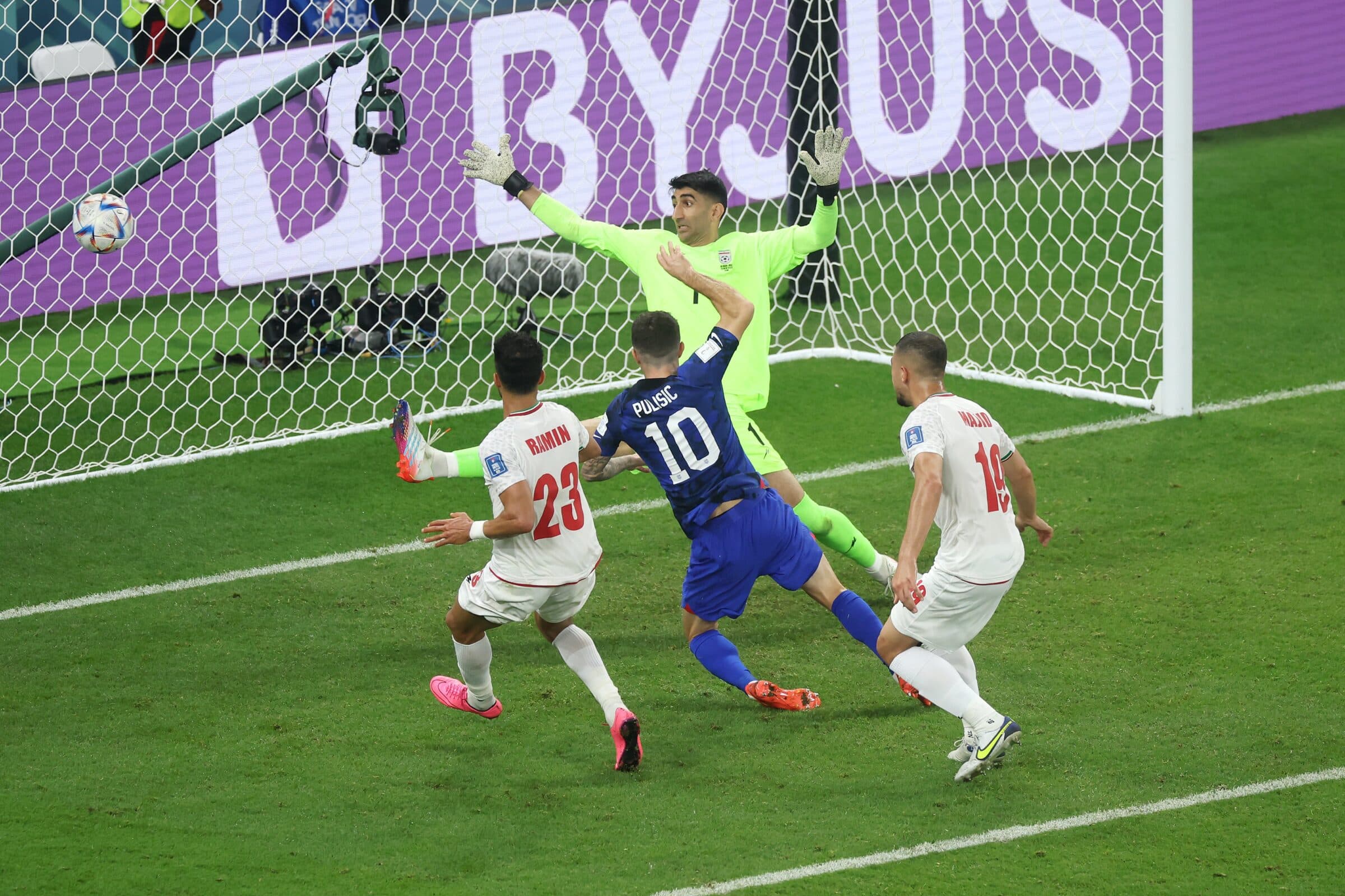 Pulisic marca gol da vitória dos Estados Unidos contra o Irã na Copa do Mundo