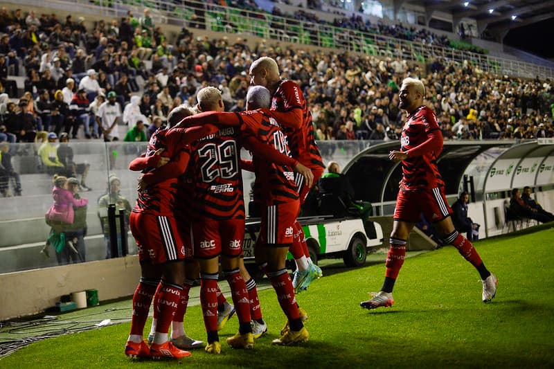 Garotos do Ninho Comemorando gol, Matheus França e Victor Hugo estavam em campo