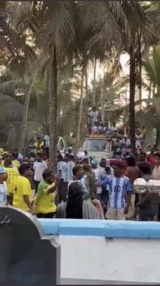 Indianos com camisa do Brasil e da Argentina promovem briga generalizada
