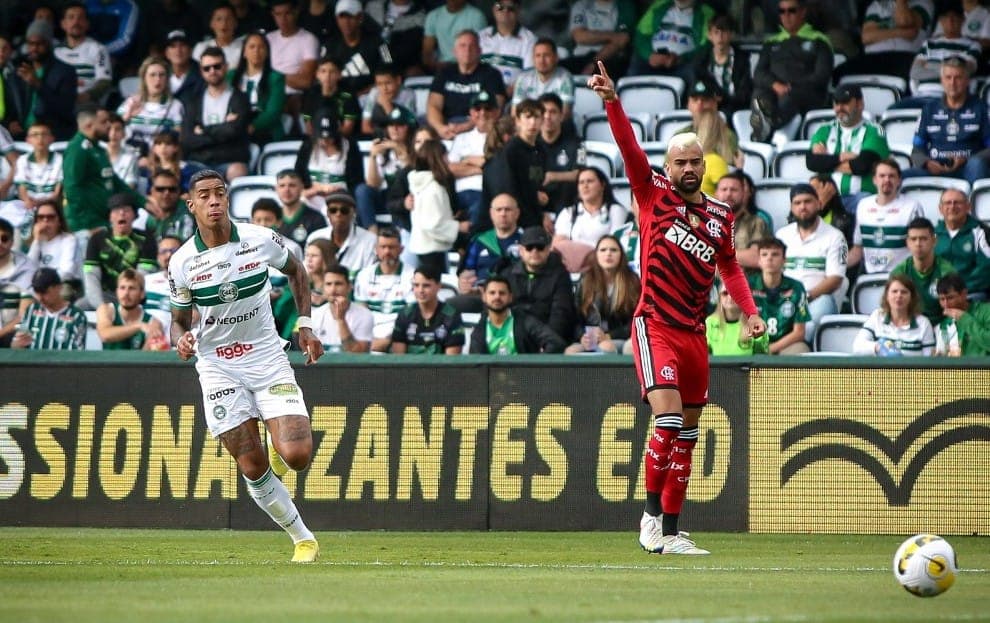 Alef Manga em jogo contra o Flamengo