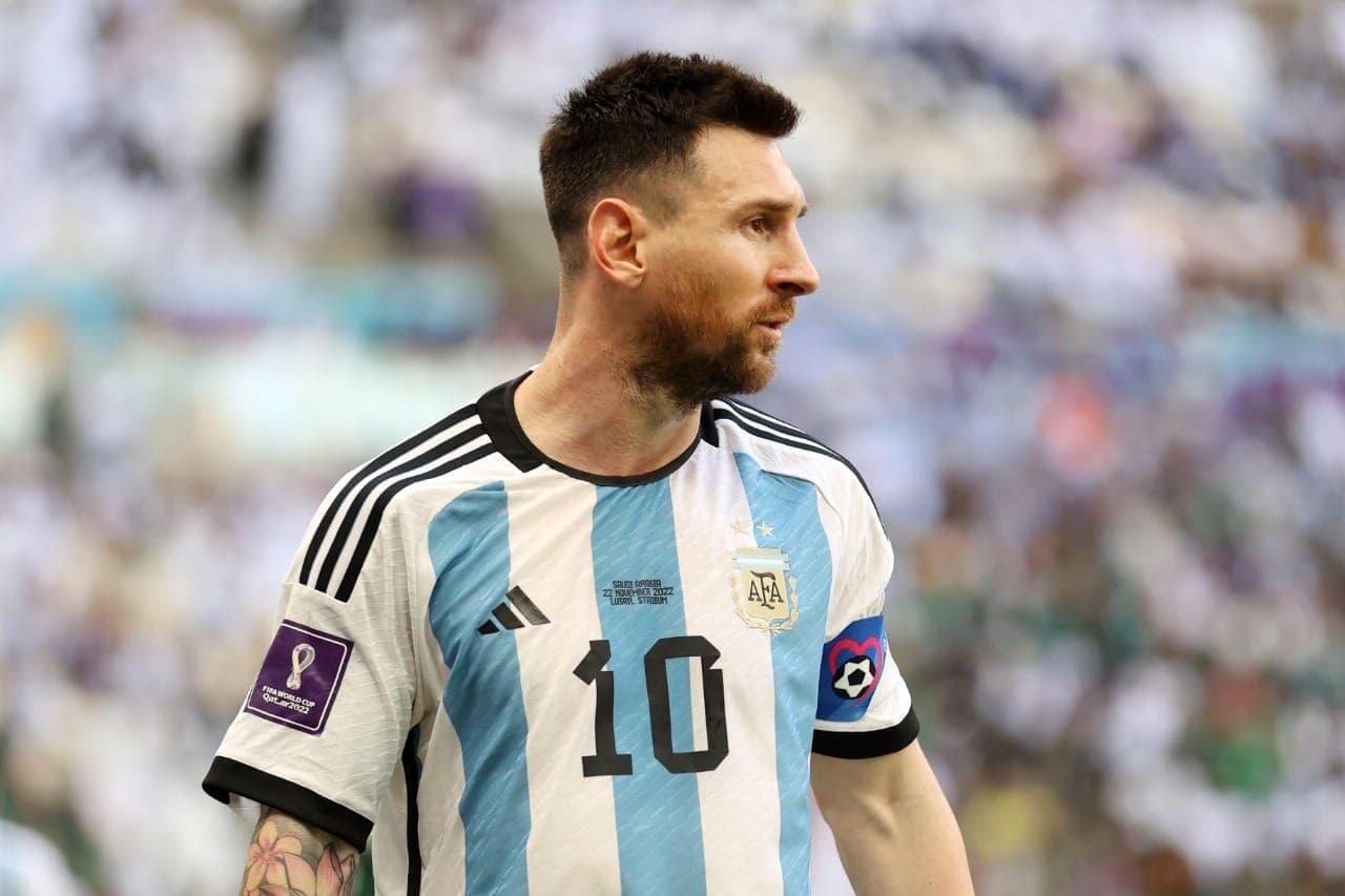 Messi perde com a Argentina na estreia da Copa do Mundo