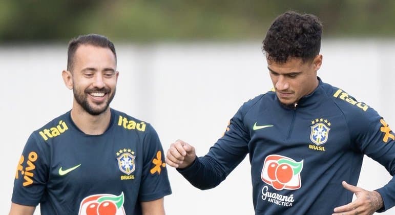 Auxiliar de Tite descarta disputa entre Everton Ribeiro e Coutinho por vaga na Copa do Mundo