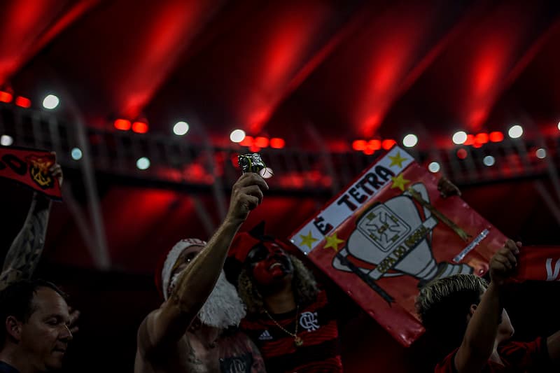 Torcedores do Flamengo comemoram título na Copa do Brasil