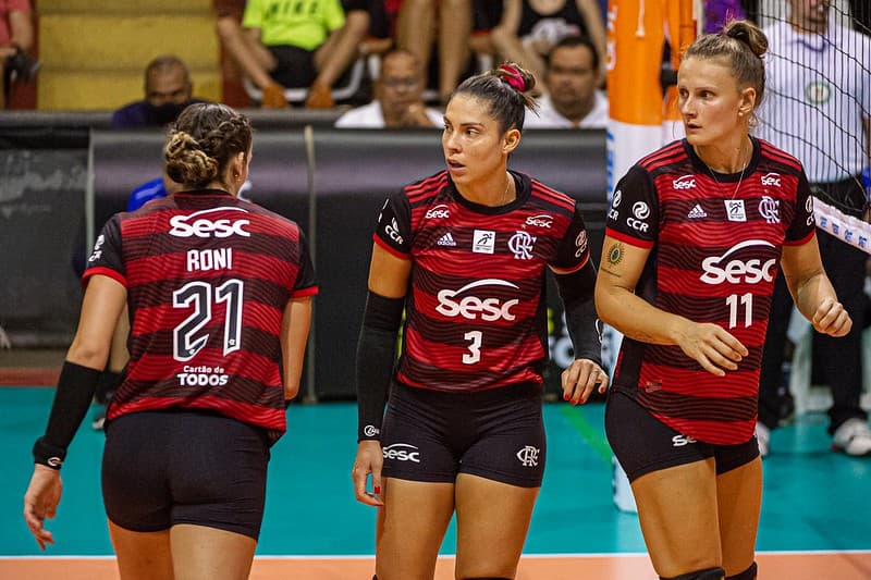 Bruna Honório se emociona após destaque no Fla-Flu e vê dificuldade na semifinal da Superliga