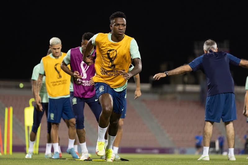 Vinícius Júnior treina pelo Brasil para Copa do Mundo