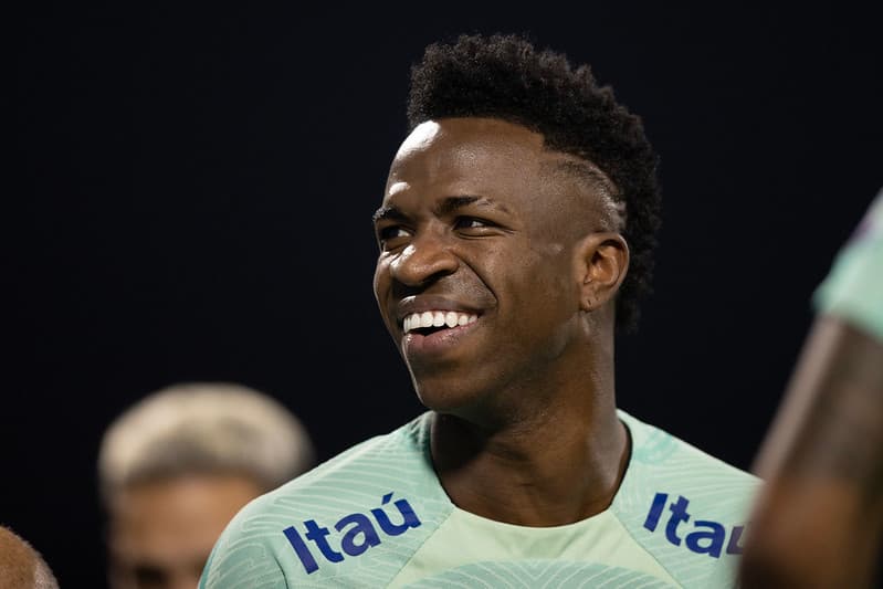Jornalista espanhola comete gafe ao criticar Vinícius Júnior