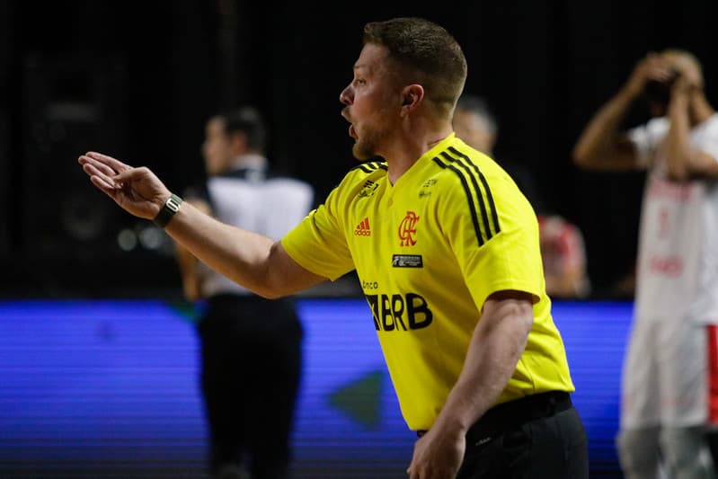 Técnico do Flamengo, Gustavo de Conti foi expulso na partida contra o Instituto