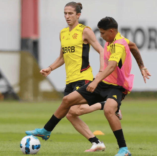 Keder e Fílipe Luís treinando no Ninho.