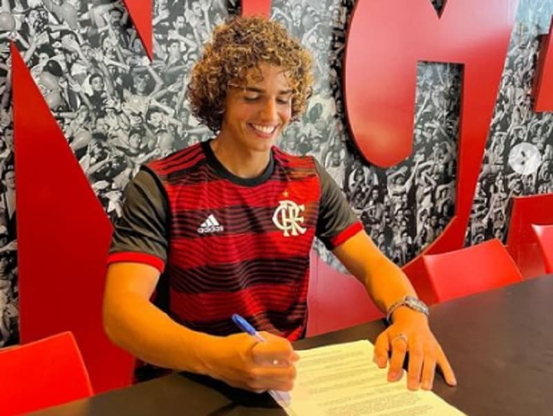 Destaque da Adidas Cup, o Garoto do Ninho Khauan assinou seu primeiro contrato profissional com o Flamengo