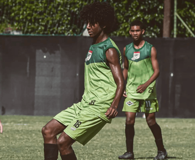 Miguel Reis atuando pela Cabofriense