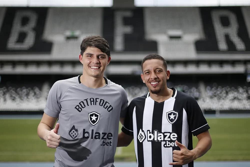 botafogo apresenta ex goleiro do flamengo