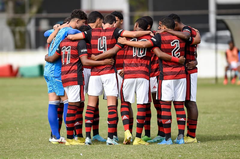 Time do Flamengo Sub-17; time perdeu para o Vasco e largou em desvantagem nas oitavas da Copa do Brasil Sub-17