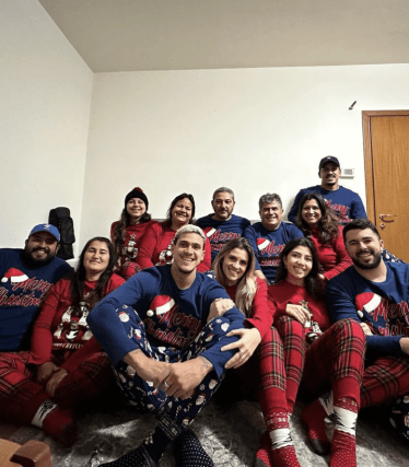 Pedro publica foto ao lado da família e manda mensagem de Natal