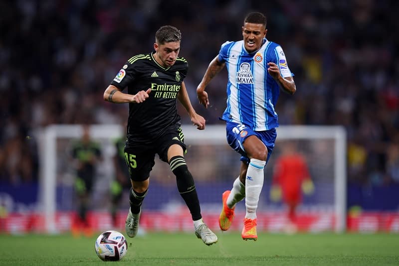 Vinicius Souza, ex-Flamengo, em ação contra o Real Madrid