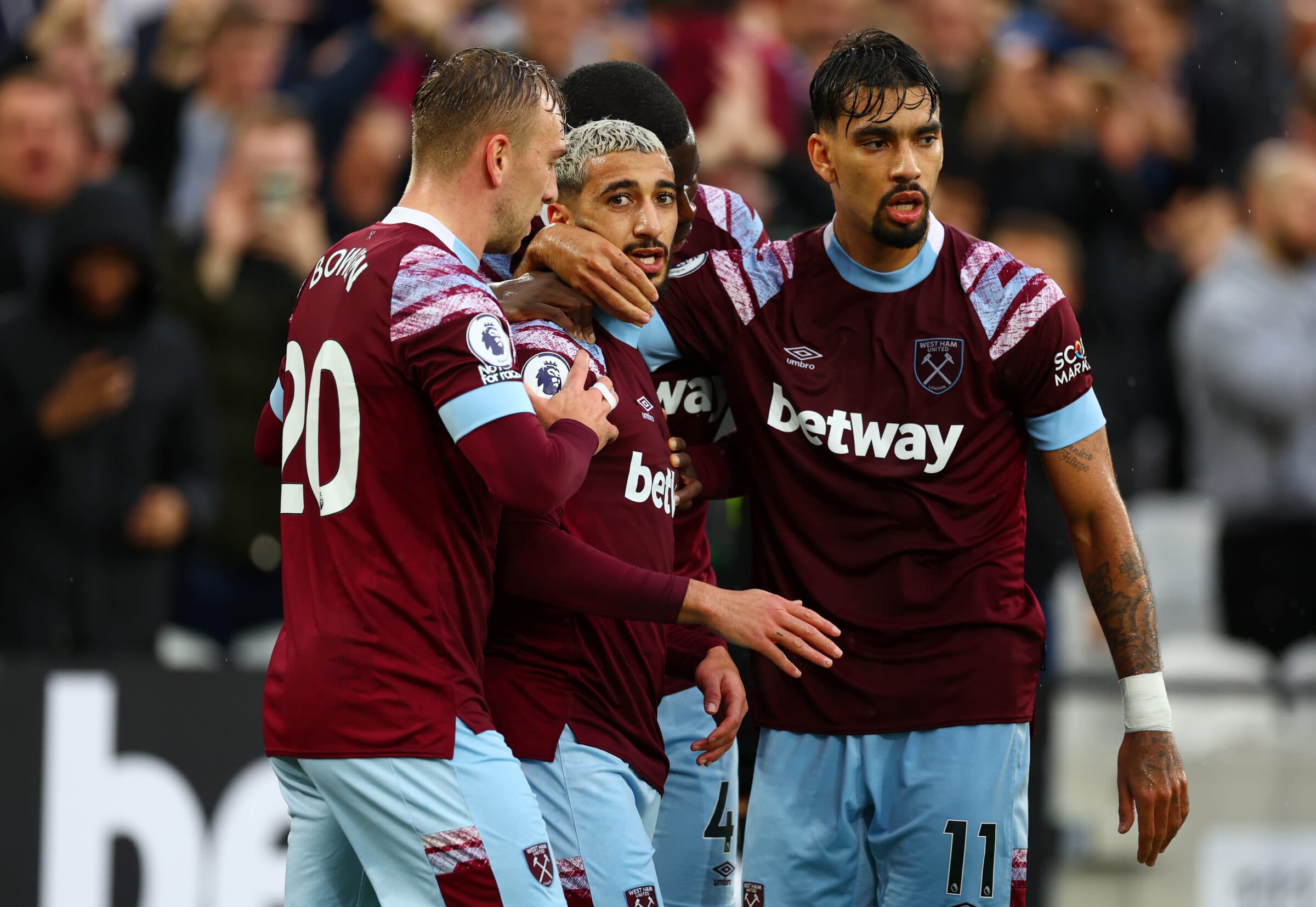 Lucas Paquetá comemora gol do West Ham pela Premier League