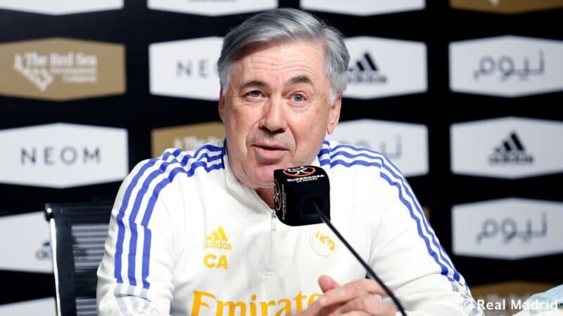 Carlo Ancelotti condena racistas que xingaram Vinícius Júnior