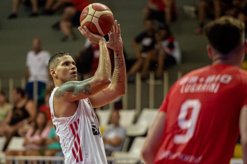 Hettsheimeir em ação pelo Flamengo