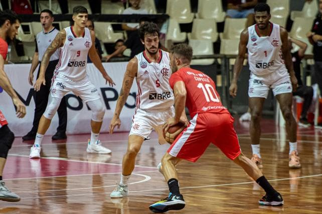 Gustavo De Conti exalta poder defensivo e diz que o calor interferiu no jogo
