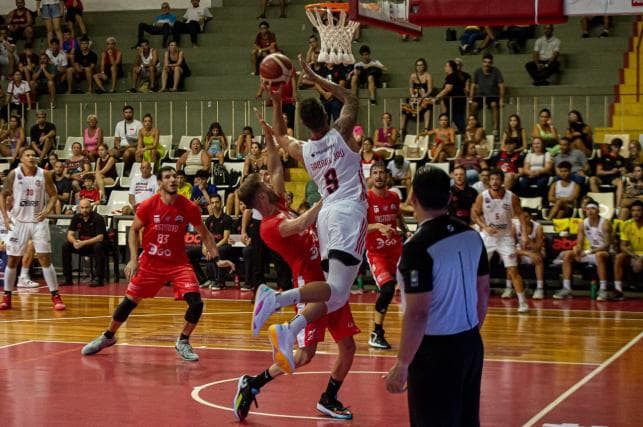 Flamengo vence Instituto com folga e encaminha classificação na BCLA