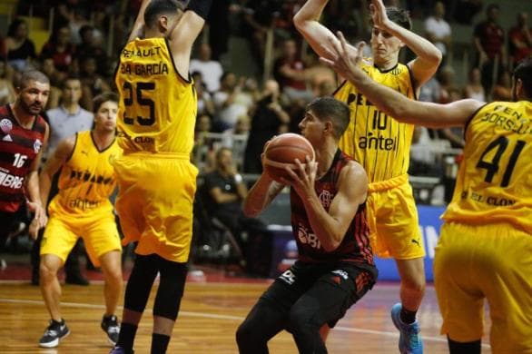 Gabriel Jaú anota duplo-duplo e exalta jogo defensivo do Flamengo