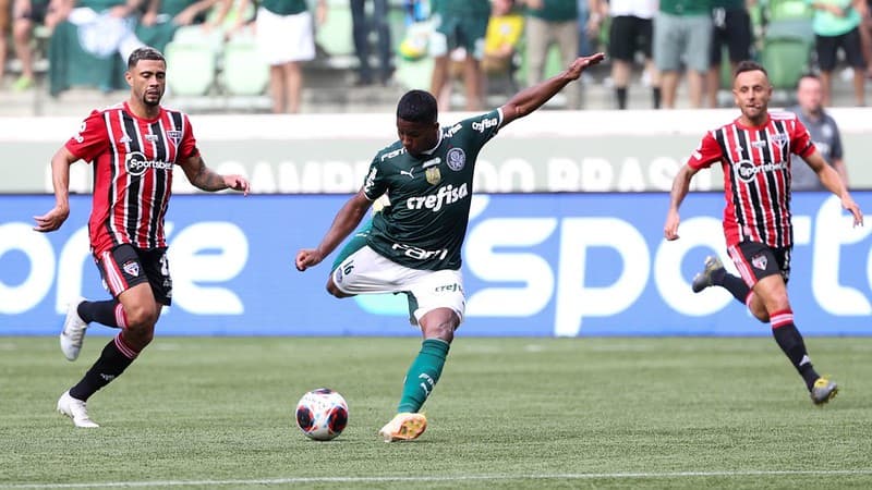 Endrick finaliza em Palmeiras x São Paulo pelo Campeonato Paulista
