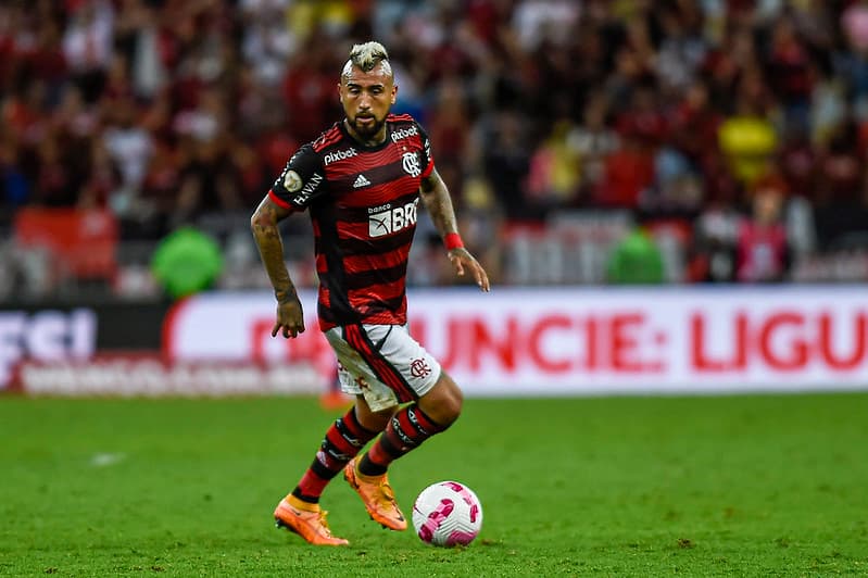 Vidal multado pelo Flamengo